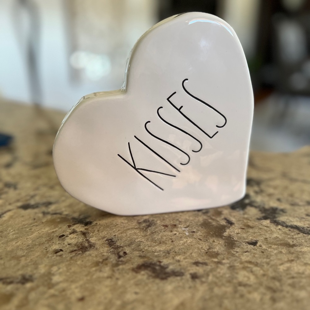 Rae Dunn kisses heart